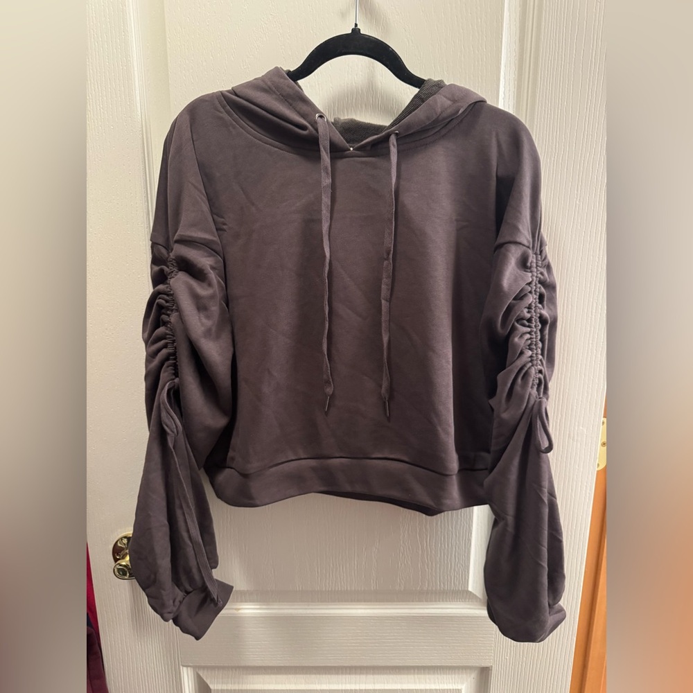 Hem & Thread Ruched Sleeve Hoodie Size L